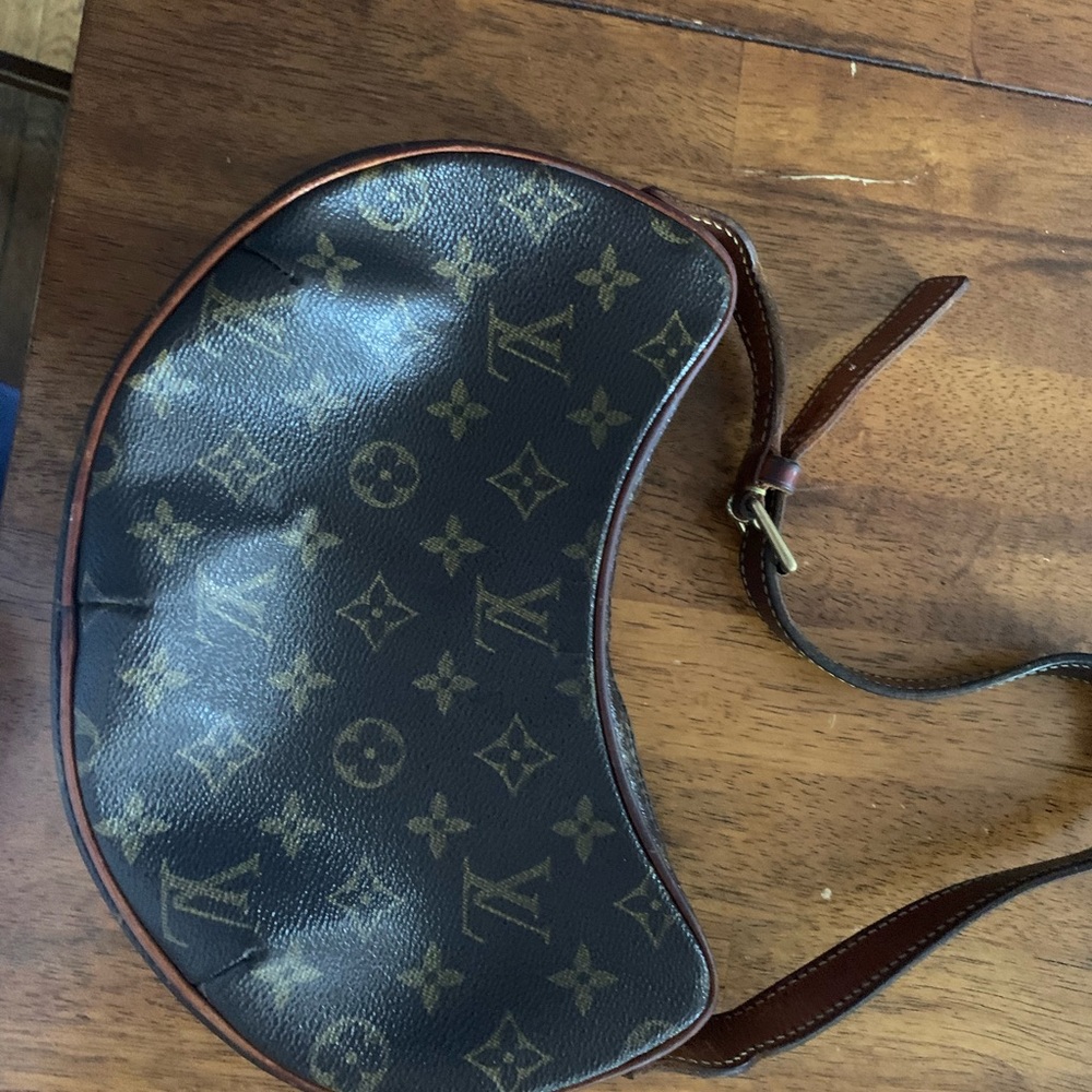 louis vuitton crescent bag